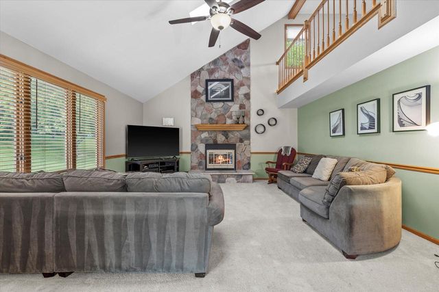 13785 W Maria DRIVE, New Berlin, WI 53151