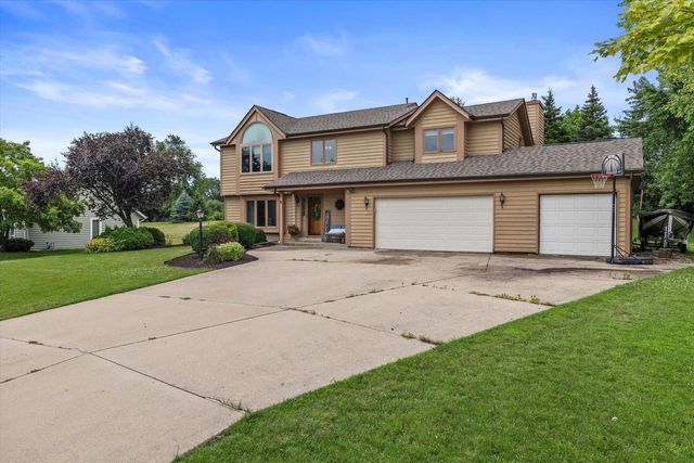 13785 W Maria DRIVE, New Berlin, WI 53151