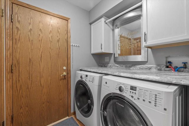 13785 W Maria DRIVE, New Berlin, WI 53151