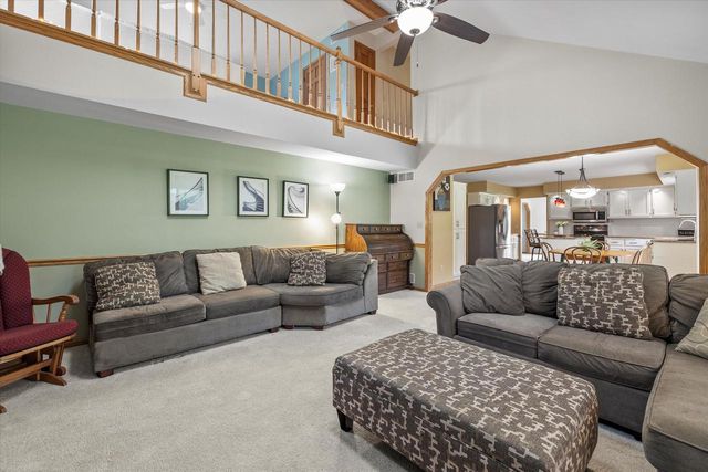 13785 W Maria DRIVE, New Berlin, WI 53151