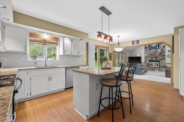 13785 W Maria DRIVE, New Berlin, WI 53151