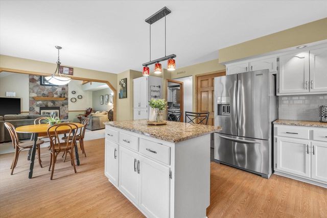 13785 W Maria DRIVE, New Berlin, WI 53151