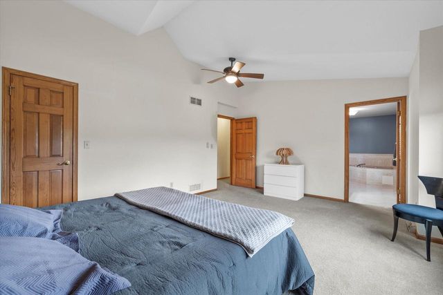 13785 W Maria DRIVE, New Berlin, WI 53151