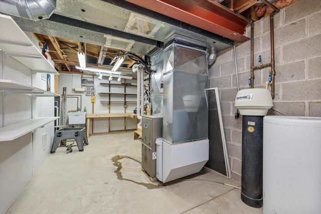 13785 W Maria DRIVE, New Berlin, WI 53151