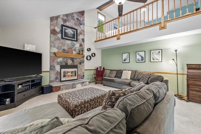 13785 W Maria DRIVE, New Berlin, WI 53151