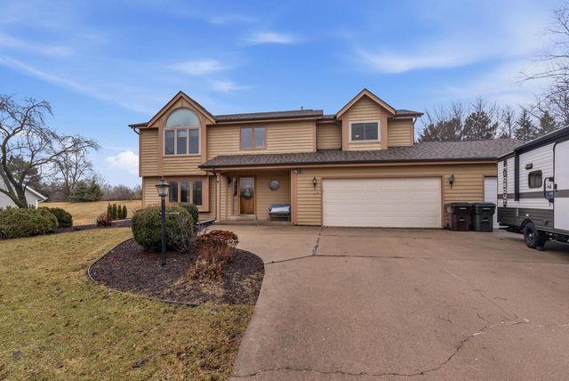 13785 W Maria DRIVE, New Berlin, WI 53151