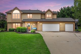13785 W Maria DRIVE, New Berlin, WI 53151