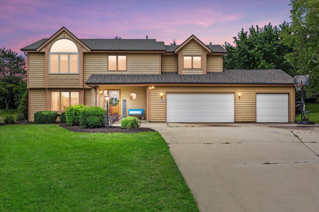 13785 W Maria DRIVE, New Berlin, WI 53151