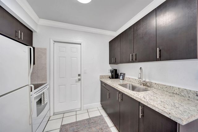 2724 NE 14th Street 5, Fort Lauderdale, FL 33304