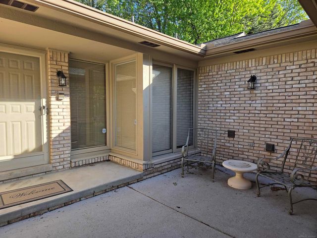 43064 W Kirkwood Drive, Clinton Twp, MI 48038