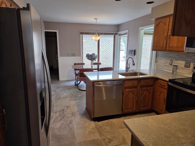 43064 W Kirkwood Drive, Clinton Twp, MI 48038
