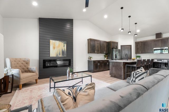 1115 S Foss Ave Avenue, Sioux Falls, SD 57110