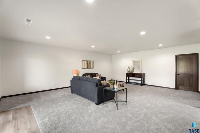 1115 S Foss Ave Avenue, Sioux Falls, SD 57110