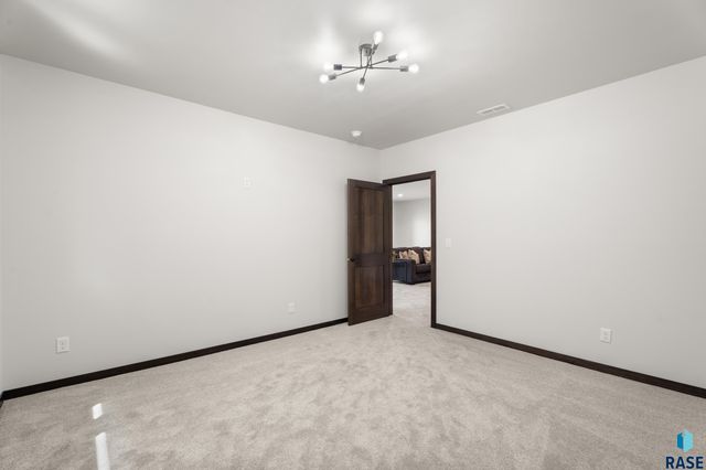 1115 S Foss Ave Avenue, Sioux Falls, SD 57110