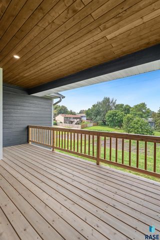 1115 S Foss Ave Avenue, Sioux Falls, SD 57110