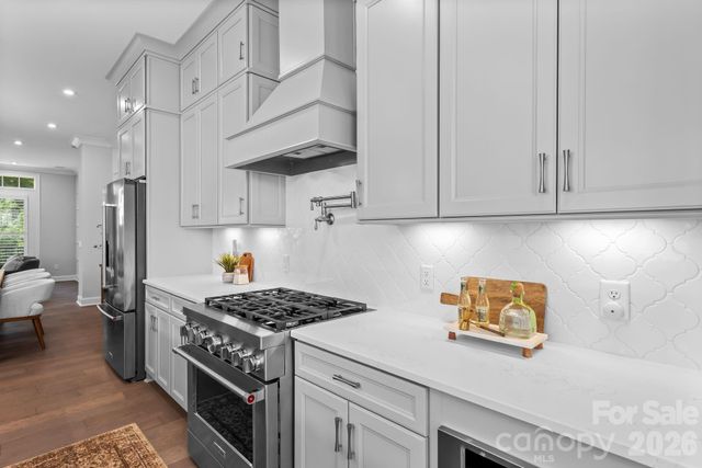 2525 Deacon Avenue, Charlotte, NC 28204