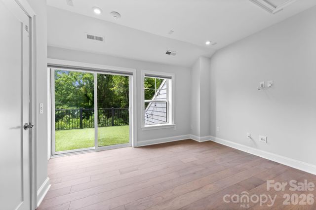 2525 Deacon Avenue, Charlotte, NC 28204