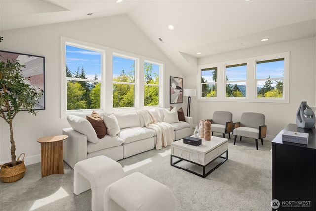 22536 SE 52nd Street, Issaquah, WA 98029
