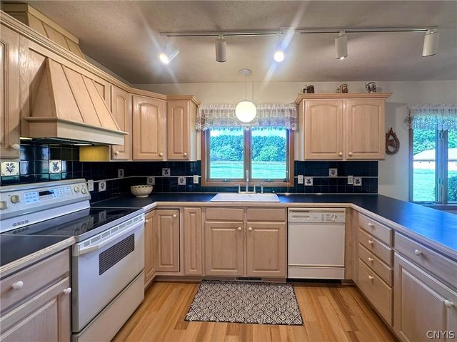 2354 Middle Road, Oneida, NY 13421