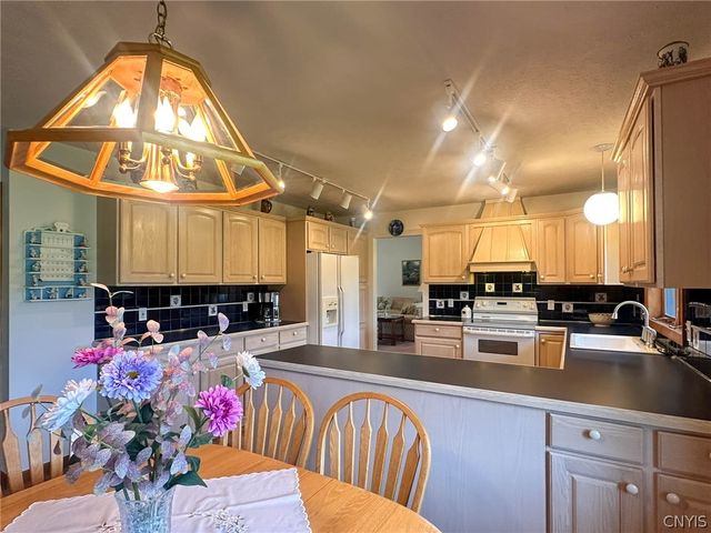 2354 Middle Road, Oneida, NY 13421