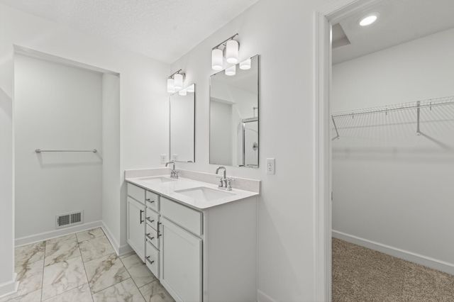 1092 Ashbury Lane NE, Hanover, MN 55341