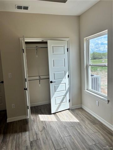 2413 N Venice N Avenue, Edinburg, TX 78542