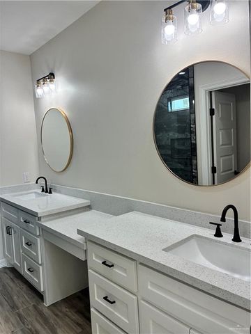 2413 N Venice N Avenue, Edinburg, TX 78542