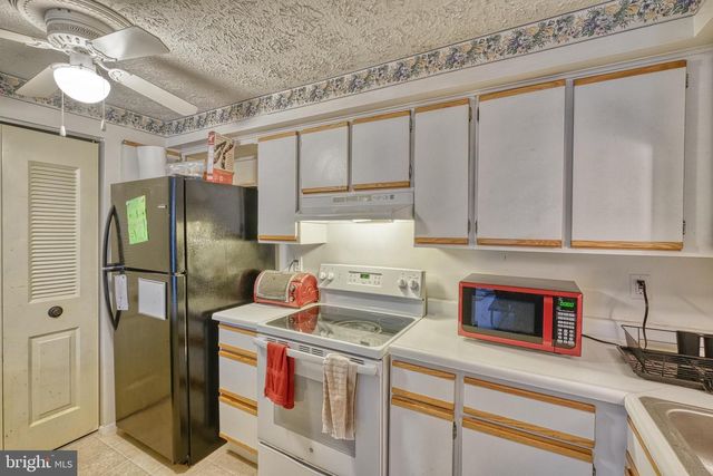 8040-H ABBEY CT #H, Pasadena, MD 21122