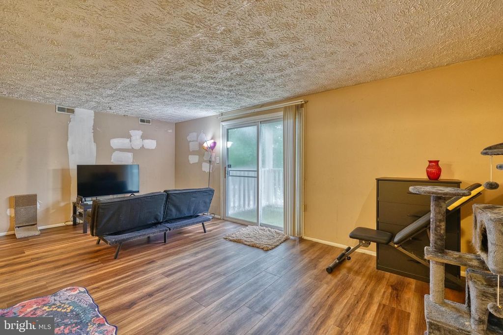8040-H ABBEY CT #H, Pasadena, MD 21122