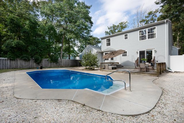 275 S Lakeshore Drive, Manahawkin, NJ 08050