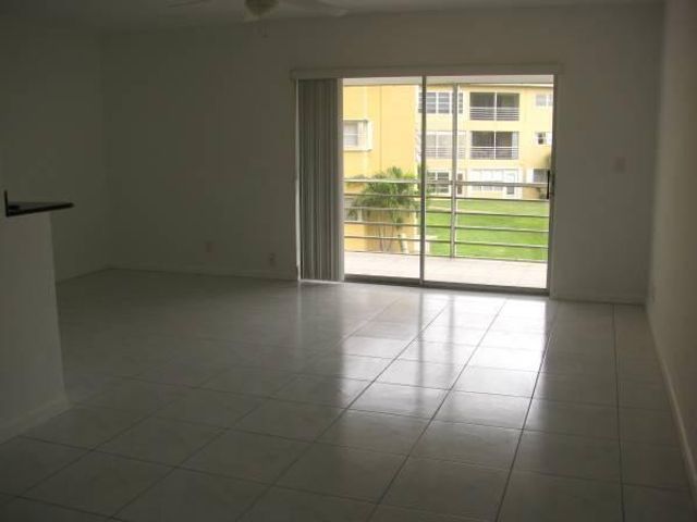 4200 CRYSTAL LAKE Drive 212, Deerfield Beach, FL 33064