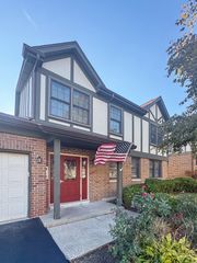 316 Carriage Way D, Bloomingdale, IL 60108