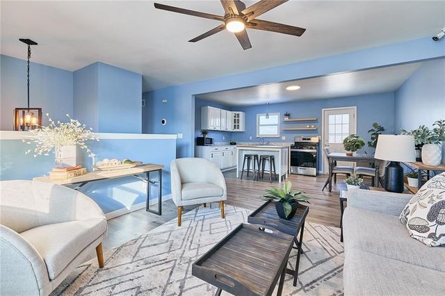 200 E Hulett Street, Edgerton, KS 66021