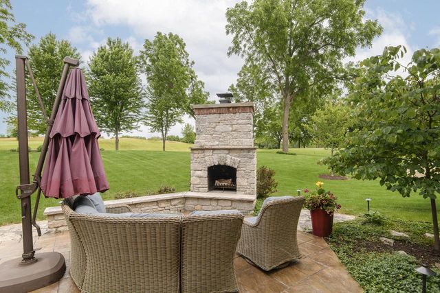 S76W26010 Prairieside DRIVE, Waukesha, WI 53189
