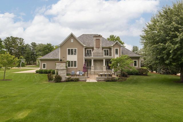 S76W26010 Prairieside DRIVE, Waukesha, WI 53189