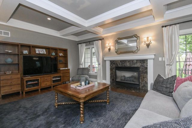 S76W26010 Prairieside DRIVE, Waukesha, WI 53189