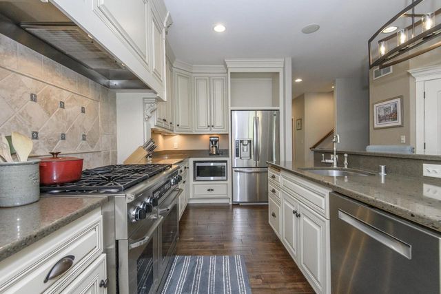 S76W26010 Prairieside DRIVE, Waukesha, WI 53189