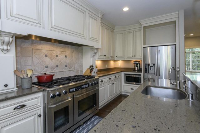 S76W26010 Prairieside DRIVE, Waukesha, WI 53189