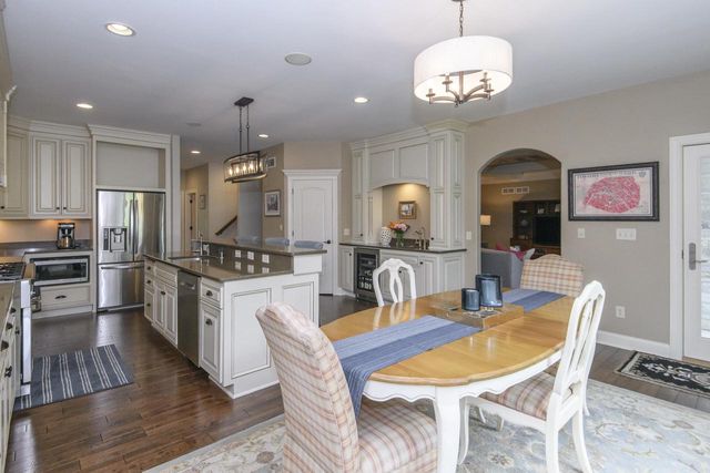 S76W26010 Prairieside DRIVE, Waukesha, WI 53189