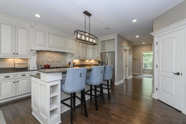 S76W26010 Prairieside DRIVE, Waukesha, WI 53189