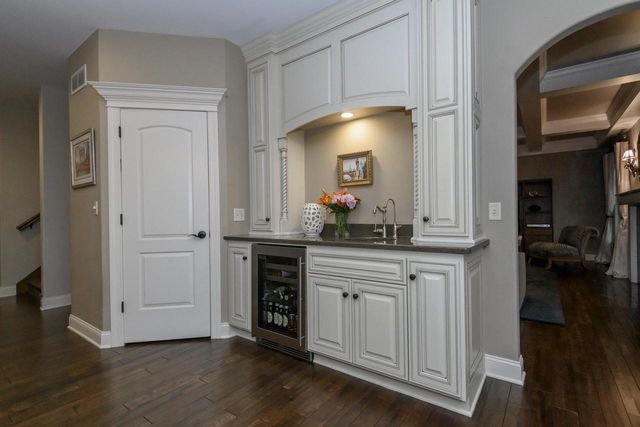 S76W26010 Prairieside DRIVE, Waukesha, WI 53189