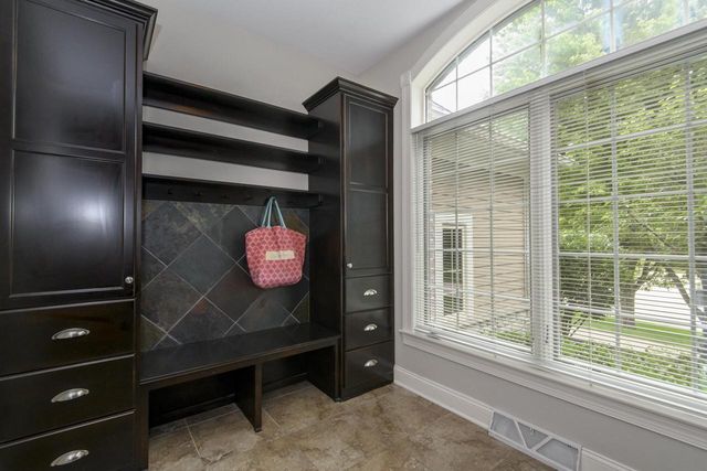 S76W26010 Prairieside DRIVE, Waukesha, WI 53189