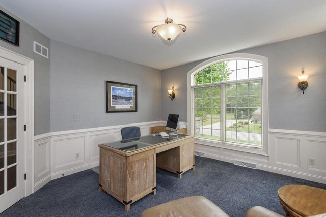 S76W26010 Prairieside DRIVE, Waukesha, WI 53189