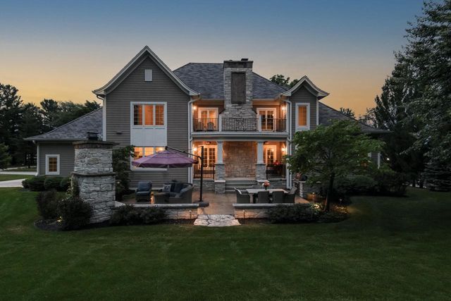 S76W26010 Prairieside DRIVE, Waukesha, WI 53189