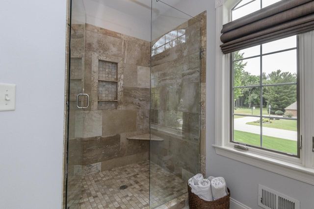 S76W26010 Prairieside DRIVE, Waukesha, WI 53189