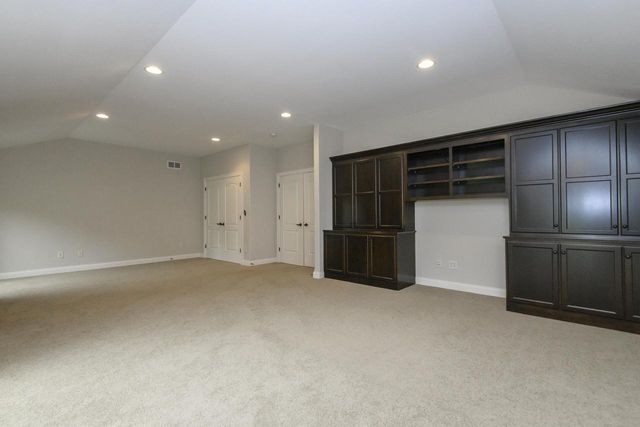 S76W26010 Prairieside DRIVE, Waukesha, WI 53189