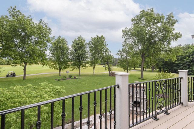 S76W26010 Prairieside DRIVE, Waukesha, WI 53189