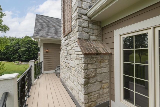 S76W26010 Prairieside DRIVE, Waukesha, WI 53189