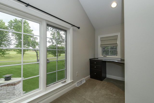S76W26010 Prairieside DRIVE, Waukesha, WI 53189
