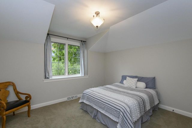 S76W26010 Prairieside DRIVE, Waukesha, WI 53189